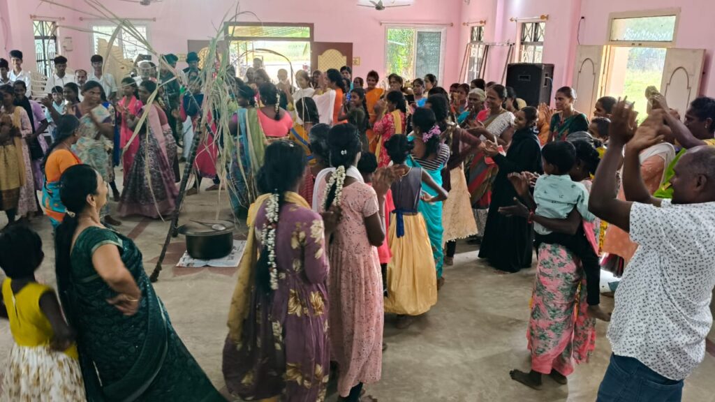 Pongal! Pongal! Rufe begleiten den Milchreis beim Überkochen